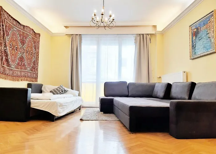 Gold Rose Apartment With 3 Rooms
