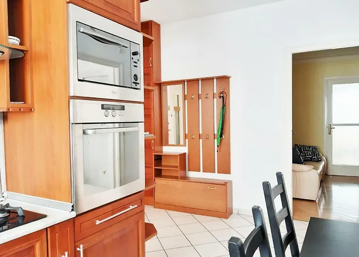 Gold Rose Apartment With 3 Rooms