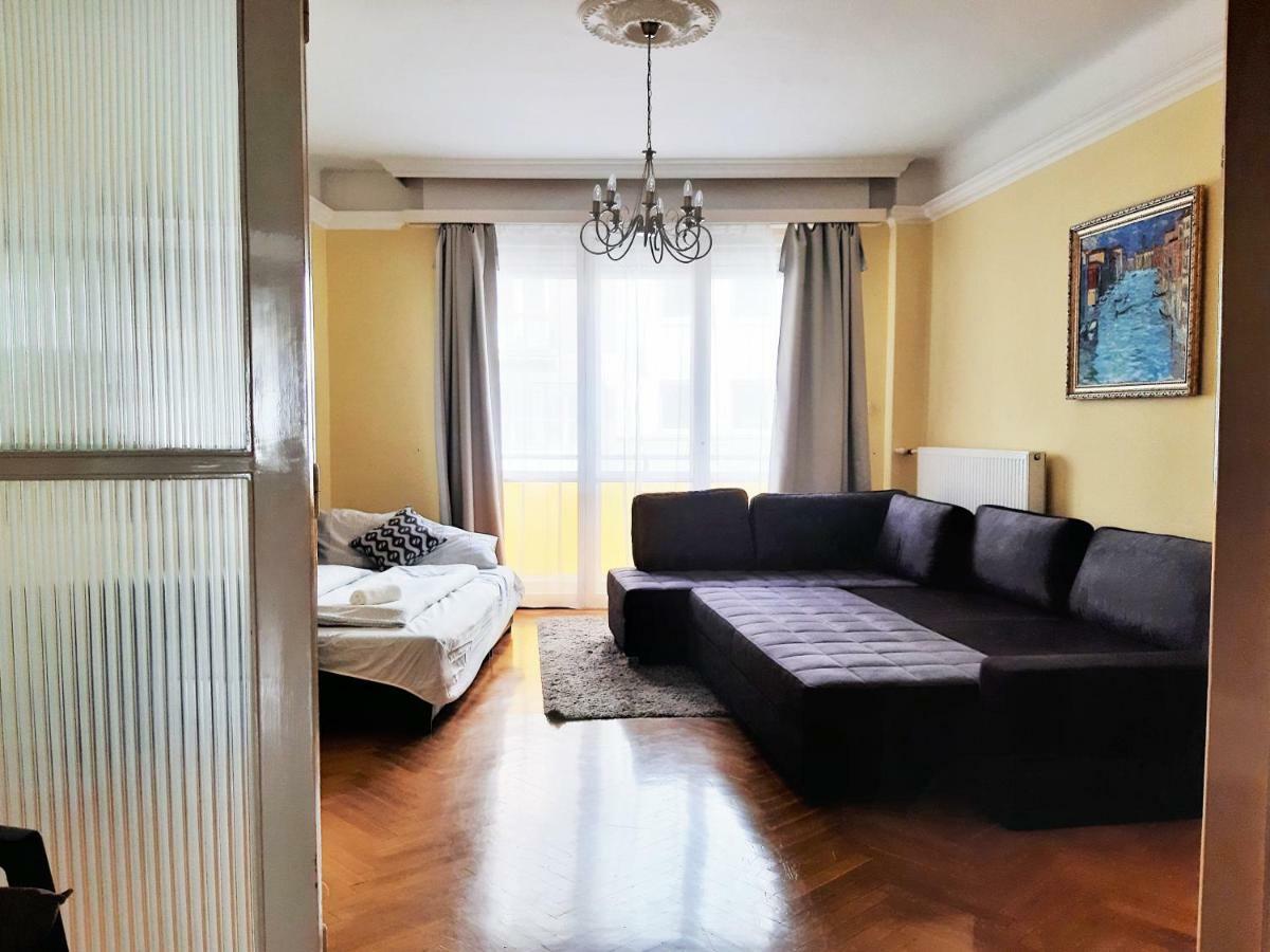 Gold Rose With 3 Apartman